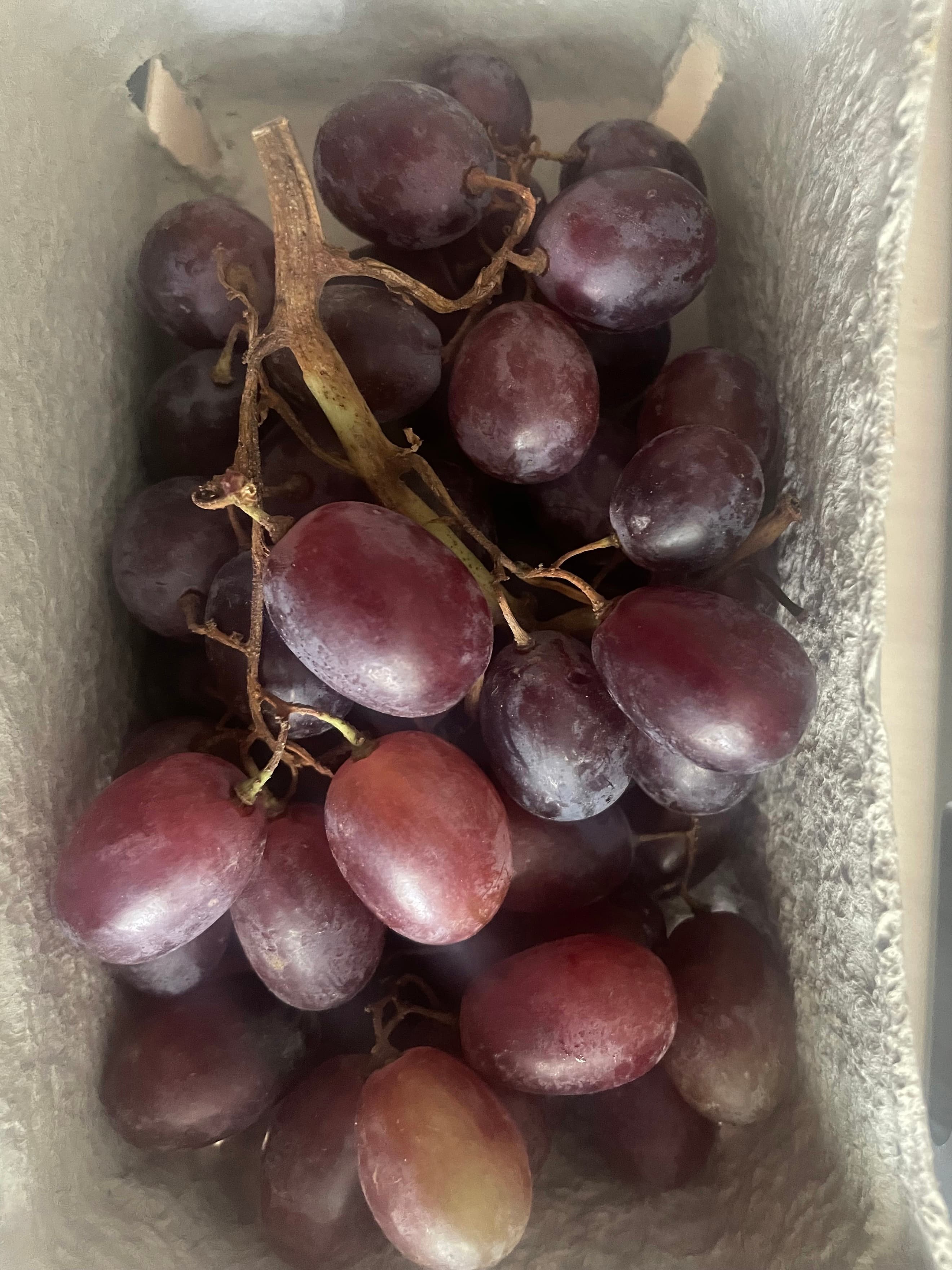 Grapes, red seedless (300g)